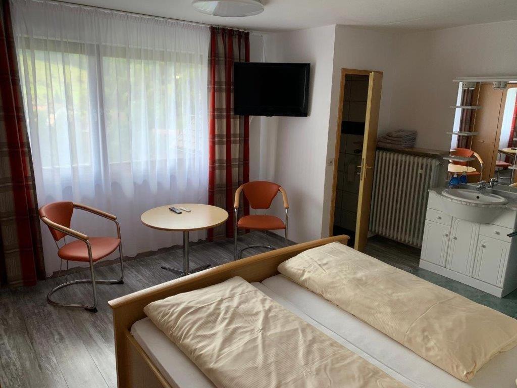 Hotel Cafe Waldeck Wuestenrot Extérieur photo